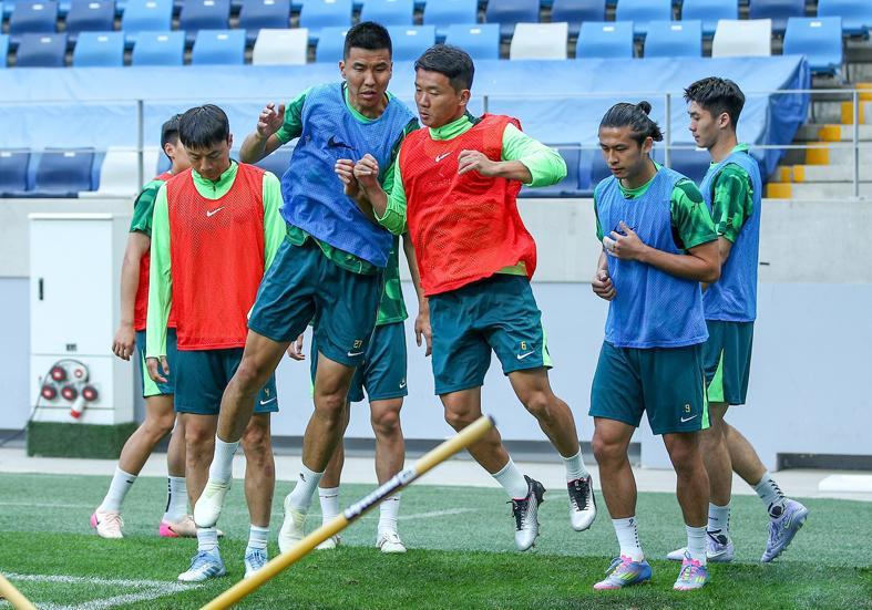 7m体育官网-电梯战神替补行 国安续约36岁老腰看不懂 鲤鱼再混1年 新外援呢？