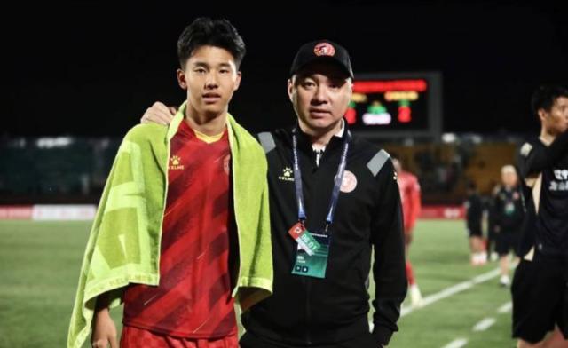 7m体育官网-专访前国脚张永海之子：老爸教我往后卫难受处踢！