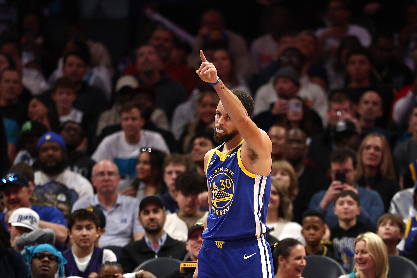 7m体育-勇士让库里小伤大养&amp;直接报销是对的 这赛季唯一重要的是抽乐透签